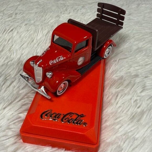 Vintage Coca-Cola Red Metal 1936 Ford V8 Plateau in Case Made in France - Picture 7 of 16